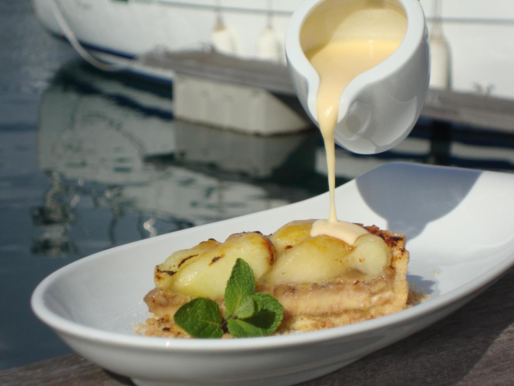 Troia Design Hotel Ngoại thất bức ảnh A pudding being drizzled with custard