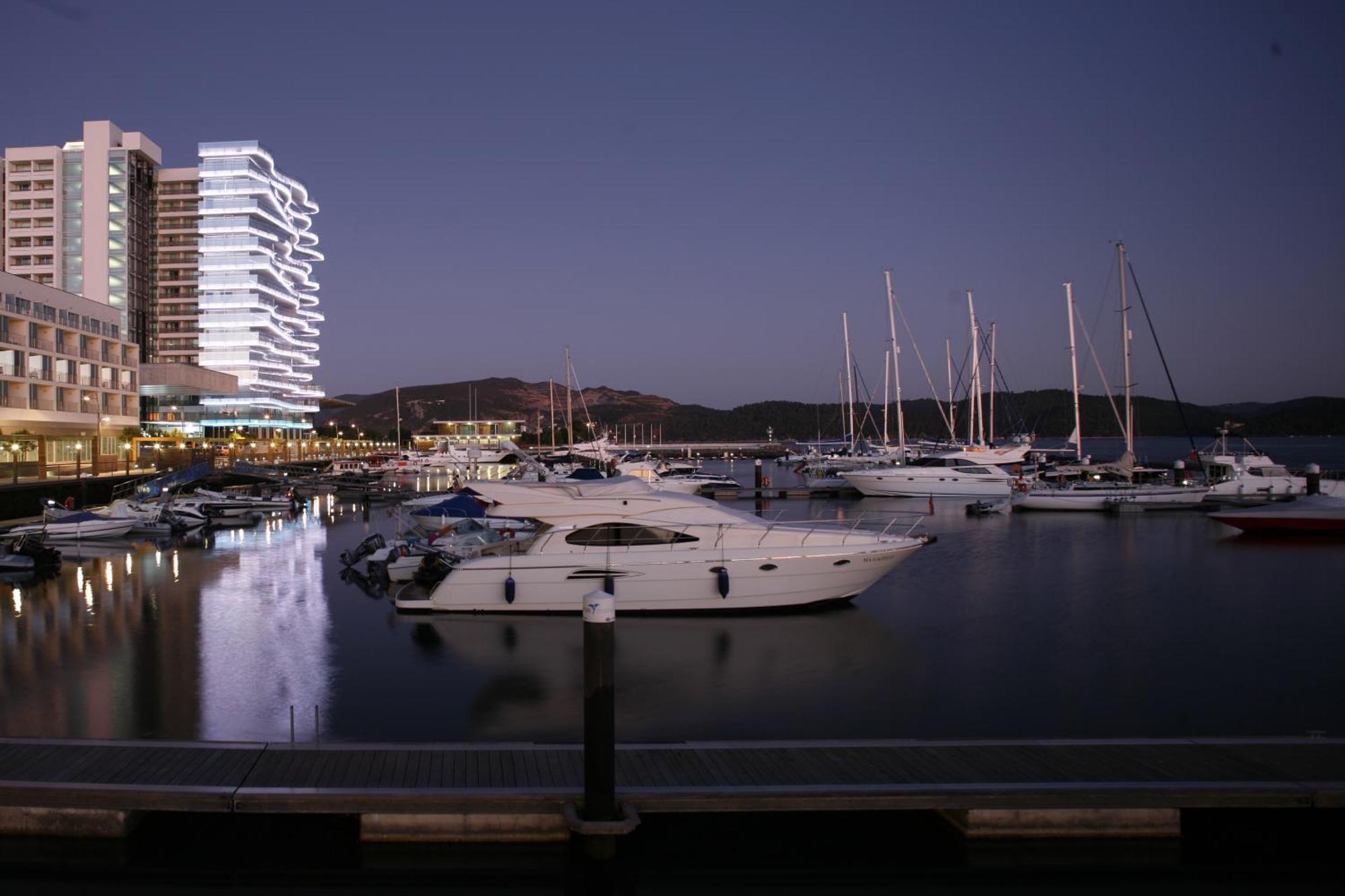 Troia Design Hotel Ngoại thất bức ảnh Marina at night