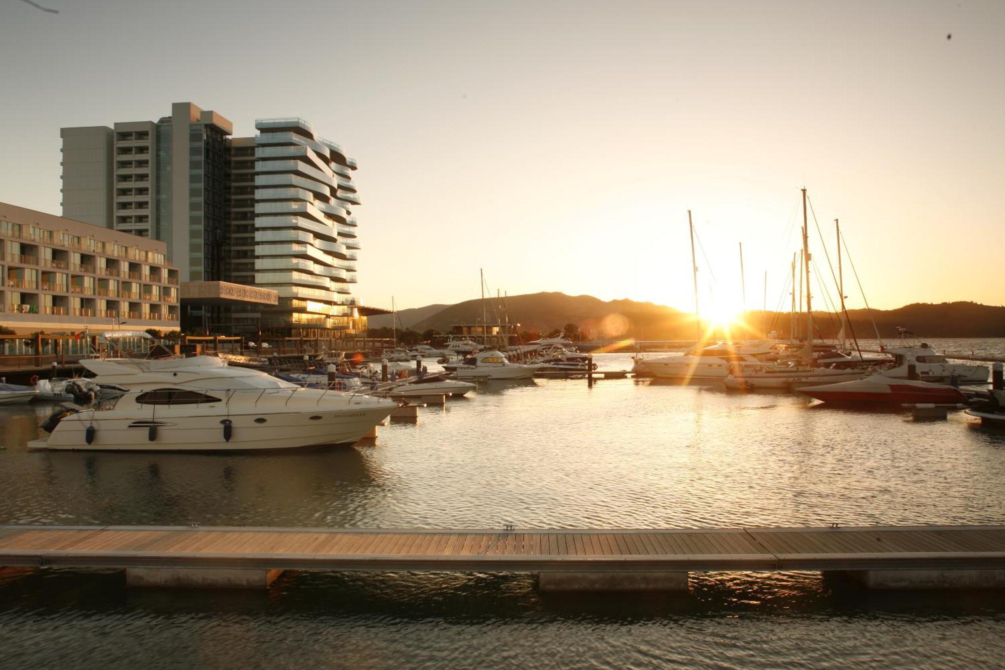 Troia Design Hotel Ngoại thất bức ảnh Sunset at the Port of Hvar