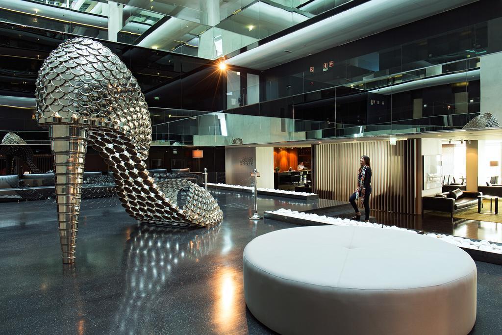 Troia Design Hotel Ngoại thất bức ảnh The shoe sculpture at the entrance of the hotel